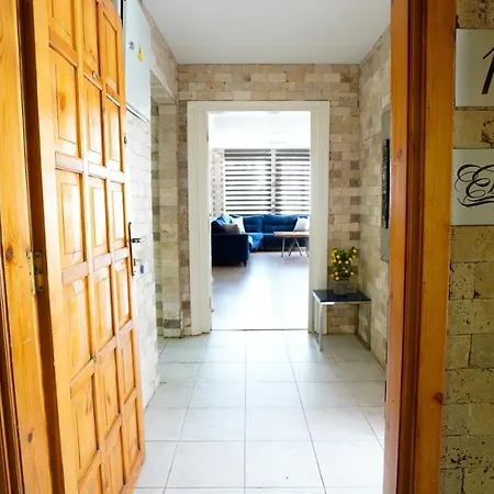 Arya Suits Apartament *